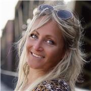 Diplômée d'une école d'art et professeure depuis plus de 10 ans, je propose des cours de dessin adaptés à tous les niveaux,